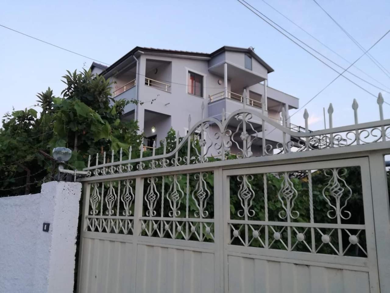 Villa Osmani Durres Bagian luar foto